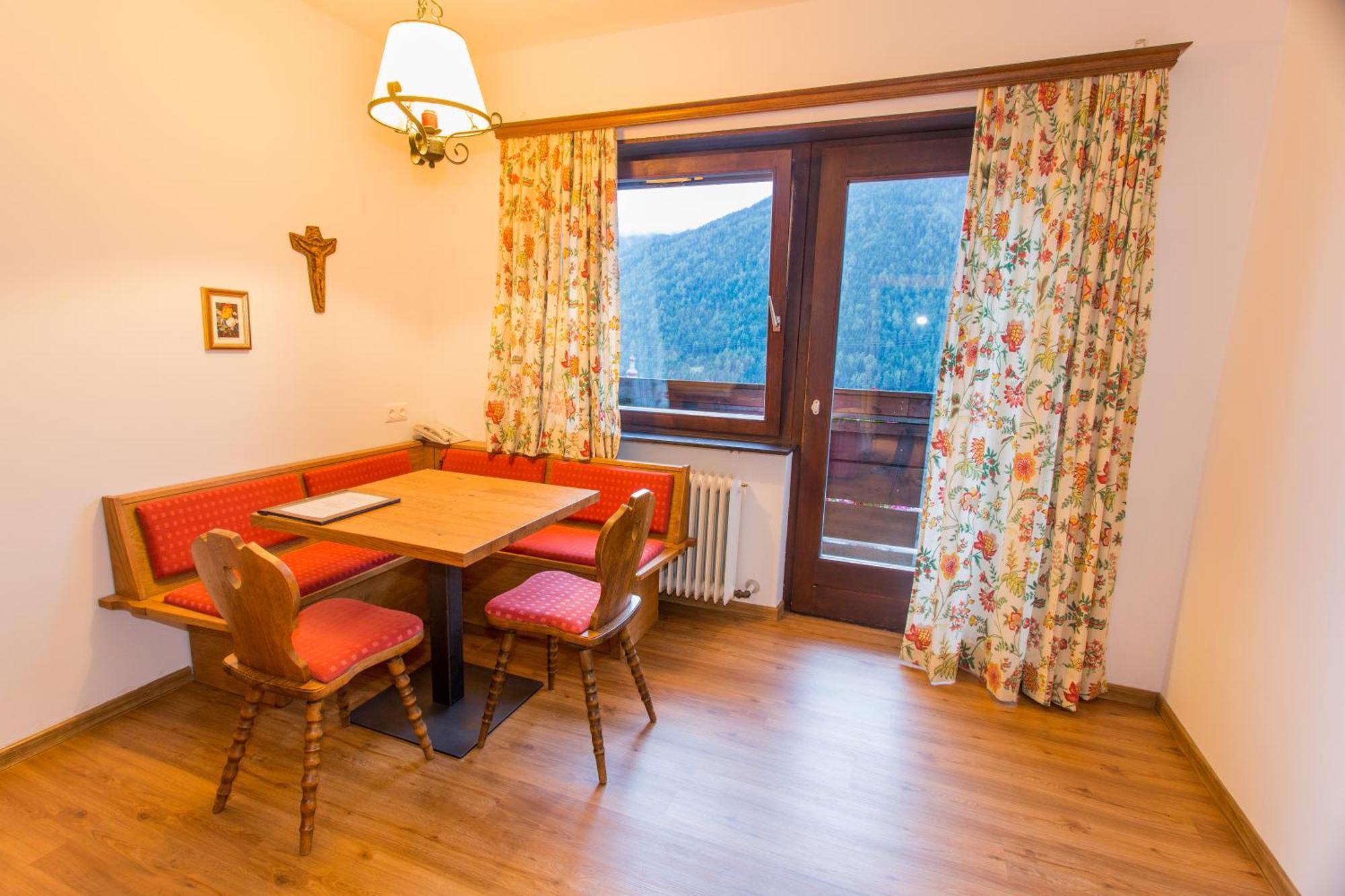 Ferienland Stubai Aparthotel Fulpmes Room photo